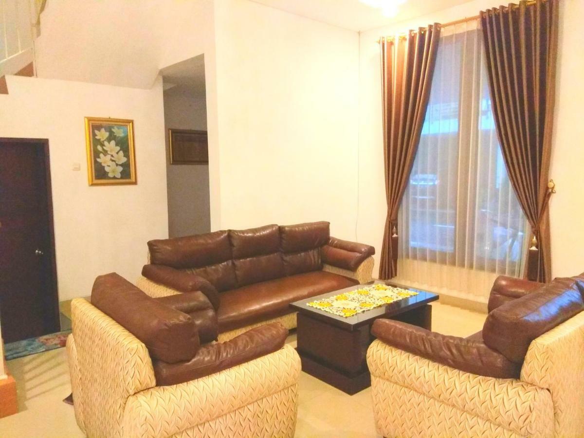 Fams Homestay By Fh Stay Джокякарта Екстериор снимка